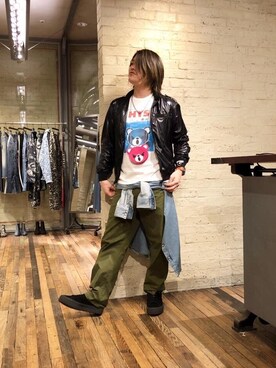 「アイテム（ポーチ）」を使った、吉川修平さん（メンズ・175cm）の春コーディネート