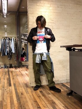「アイテム（ポーチ）」を使った、吉川修平さん（メンズ・175cm）の春コーディネート
