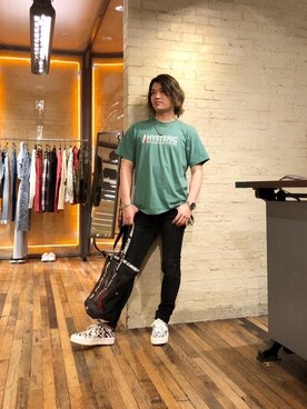 「アイテム（ポーチ、オレンジ系）」を使った、吉川修平さん（メンズ・175cm）の夏コーディネート