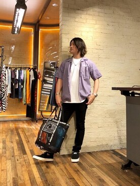 「アイテム（ポーチ、オレンジ系）」を使った、吉川修平さん（メンズ・175cm）の夏コーディネート