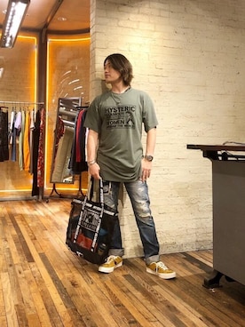 「アイテム（ポーチ、オレンジ系）」を使った、吉川修平さん（メンズ・175cm）の夏コーディネート