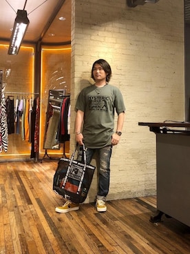 「アイテム（ポーチ、オレンジ系）」を使った、吉川修平さん（メンズ・175cm）の夏コーディネート