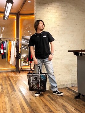 「アイテム（ポーチ、オレンジ系）」を使った、吉川修平さん（メンズ・175cm）の夏コーディネート