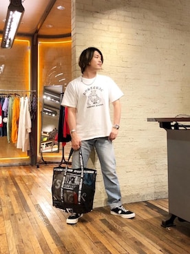 「アイテム（ポーチ、オレンジ系）」を使った、吉川修平さん（メンズ・175cm）の夏コーディネート