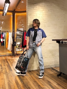 「アイテム（ポーチ、オレンジ系）」を使った、吉川修平さん（メンズ・175cm）の夏コーディネート