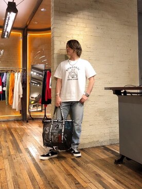 「アイテム（ポーチ、オレンジ系）」を使った、吉川修平さん（メンズ・175cm）の夏コーディネート