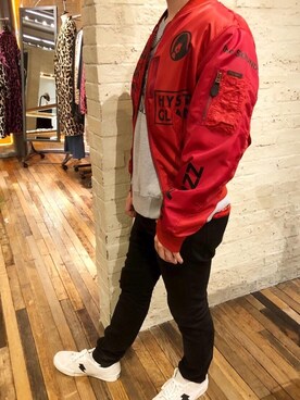 「アイテム（ミリタリージャケット、レッド系）」を使った、吉川修平さん（メンズ・175cm）の秋コーディネート