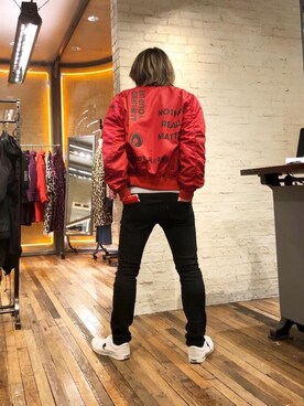 「アイテム（ミリタリージャケット、レッド系）」を使った、吉川修平さん（メンズ・175cm）の秋コーディネート