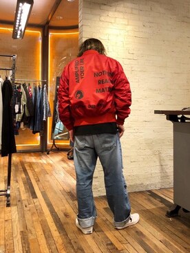 「アイテム（ミリタリージャケット、レッド系）」を使った、吉川修平さん（メンズ・175cm）の冬コーディネート