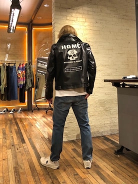 「70'sコーデ」｜「アイテム（ライダースジャケット）」を使った、吉川修平さん（メンズ・175cm）の冬コーディネート