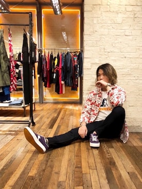 「アイテム（カバーオール、レッド系）」を使った、吉川修平さん（メンズ・175cm）の冬コーディネート