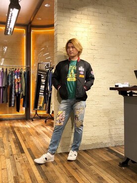 「70'sコーデ」｜「アイテム（ナイロンジャケット）」を使った、吉川修平さん（メンズ・175cm）の春コーディネート