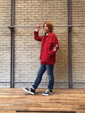 「アイテム（ミリタリージャケット、レッド系）」を使った、吉川修平さん（メンズ・175cm）の春コーディネート