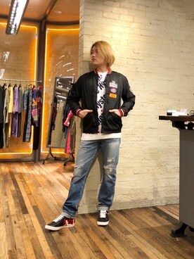 「70'sコーデ」｜「アイテム（ナイロンジャケット）」を使った、吉川修平さん（メンズ・175cm）の春コーディネート