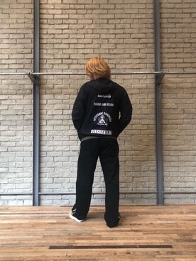 「70'sコーデ」｜「アイテム（ナイロンジャケット）」を使った、吉川修平さん（メンズ・175cm）の春コーディネート