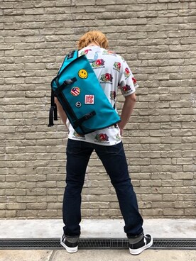 「アイテム（メッセンジャーバッグ、ブルー系）」を使った、吉川修平さん（メンズ・175cm）の春コーディネート