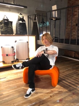 「70'sコーデ」｜「アイテム（ワンピース/ドレス）」を使った、吉川修平さん（メンズ・175cm）の春コーディネート