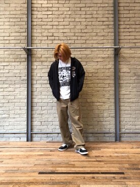 「70'sコーデ」｜「アイテム（ナイロンジャケット）」を使った、吉川修平さん（メンズ・175cm）の春コーディネート
