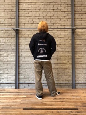 「70'sコーデ」｜「アイテム（ナイロンジャケット）」を使った、吉川修平さん（メンズ・175cm）の春コーディネート