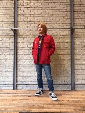 「アイテム（ミリタリージャケット、レッド系）」を使った、吉川修平さん（メンズ・175cm）の春コーディネート