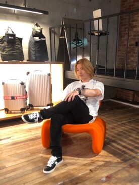 「70'sコーデ」｜「アイテム（ワンピース/ドレス）」を使った、吉川修平さん（メンズ・175cm）の夏コーディネート