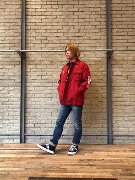 「アイテム（ミリタリージャケット、レッド系）」を使った、吉川修平さん（メンズ・175cm）の秋コーディネート