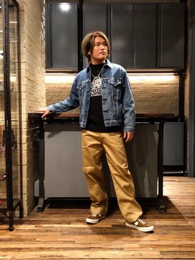 「70'sコーデ」｜「アイテム（デニムジャケット）」を使った、吉川修平さん（メンズ・175cm）の秋コーディネート