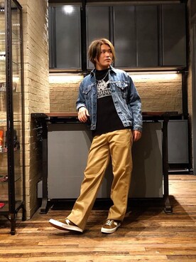 「70'sコーデ」｜「アイテム（デニムジャケット）」を使った、吉川修平さん（メンズ・175cm）の秋コーディネート