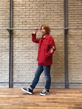 「アイテム（ミリタリージャケット、レッド系）」を使った、吉川修平さん（メンズ・175cm）の秋コーディネート
