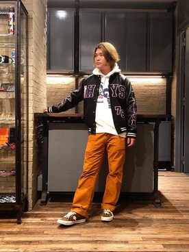 「70'sコーデ」｜「アイテム（スタジャン）」を使った、吉川修平さん（メンズ・175cm）の秋コーディネート