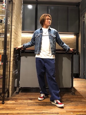 「70'sコーデ」｜「アイテム（デニムジャケット）」を使った、吉川修平さん（メンズ・175cm）の冬コーディネート