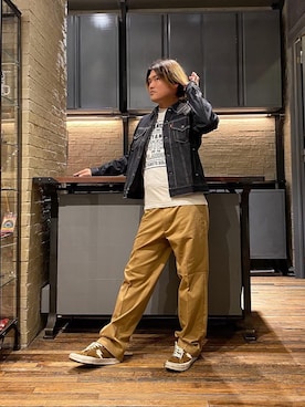 「70'sコーデ」｜「アイテム（デニムジャケット）」を使った、吉川修平さん（メンズ・175cm）の冬コーディネート