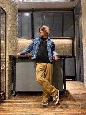 「70'sコーデ」｜「アイテム（デニムジャケット）」を使った、吉川修平さん（メンズ・175cm）の冬コーディネート