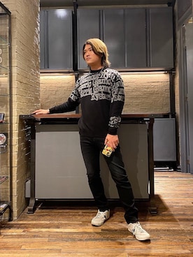 「90'sコーデ」｜「アイテム（PC・スマホグッズ/家電）」を使った、吉川修平さん（メンズ・175cm）の秋コーディネート