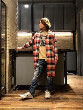 「70'sコーデ」｜「アイテム（ワンピース/ドレス）」を使った、吉川修平さん（メンズ・175cm）の秋コーディネート