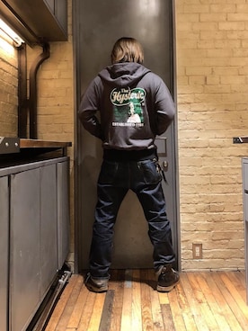 「アイテム（パーカー）」を使った、吉川修平さん（メンズ・175cm）の春コーディネート