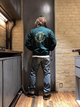 「90'sコーデ」｜「アイテム（ブルゾン）」を使った、吉川修平さん（メンズ・175cm）の春コーディネート