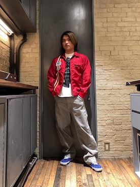 「90'sコーデ」｜「アイテム（ナイロンジャケット）」を使った、吉川修平さん（メンズ・175cm）の春コーディネート