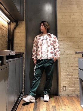 「90'sコーデ」｜「アイテム（ブルゾン）」を使った、吉川修平さん（メンズ・175cm）の春コーディネート