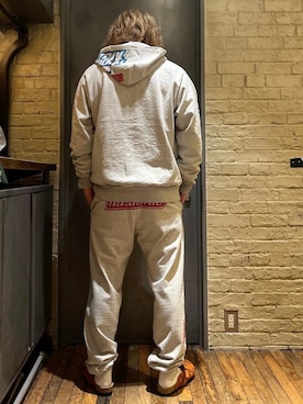 「HYSTERIC GLAMOUR（ヒステリックグラマー）のアイテム（サンダル）」を使った、吉川修平さん（メンズ・175cm）の冬コーディネート
