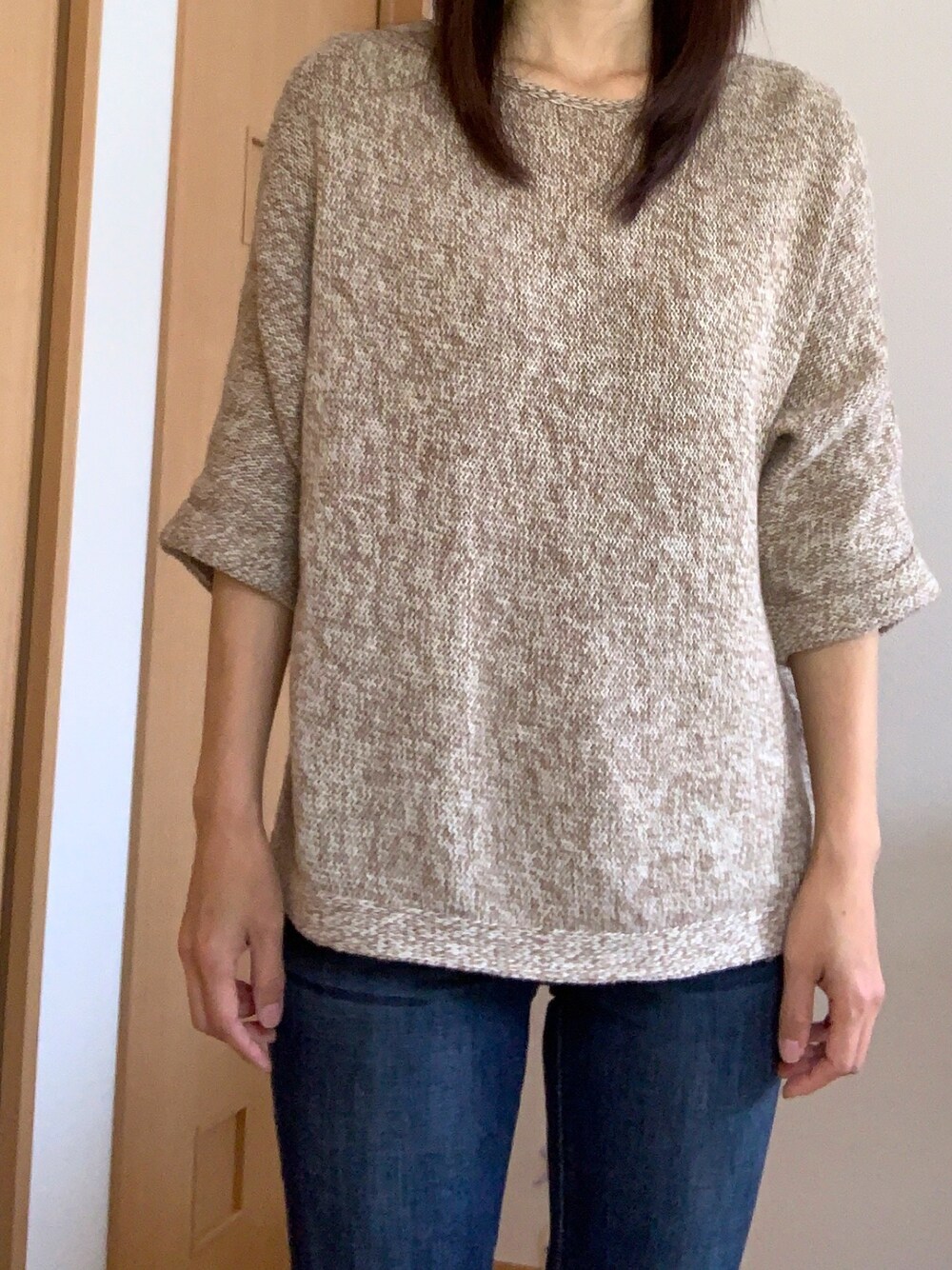 「おうちファッション、大人カジュアル、シンプルコーデ、休日コーデ、休日スタイル、オトナ女子、大人女子、アラフォー、アラフォーママコーデ」｜「Levi'sのアイテム（デニムパンツ、ブルー系）」を使った、mintomimiさん（レディース・166cm）の春コーディネートの1枚目の写真