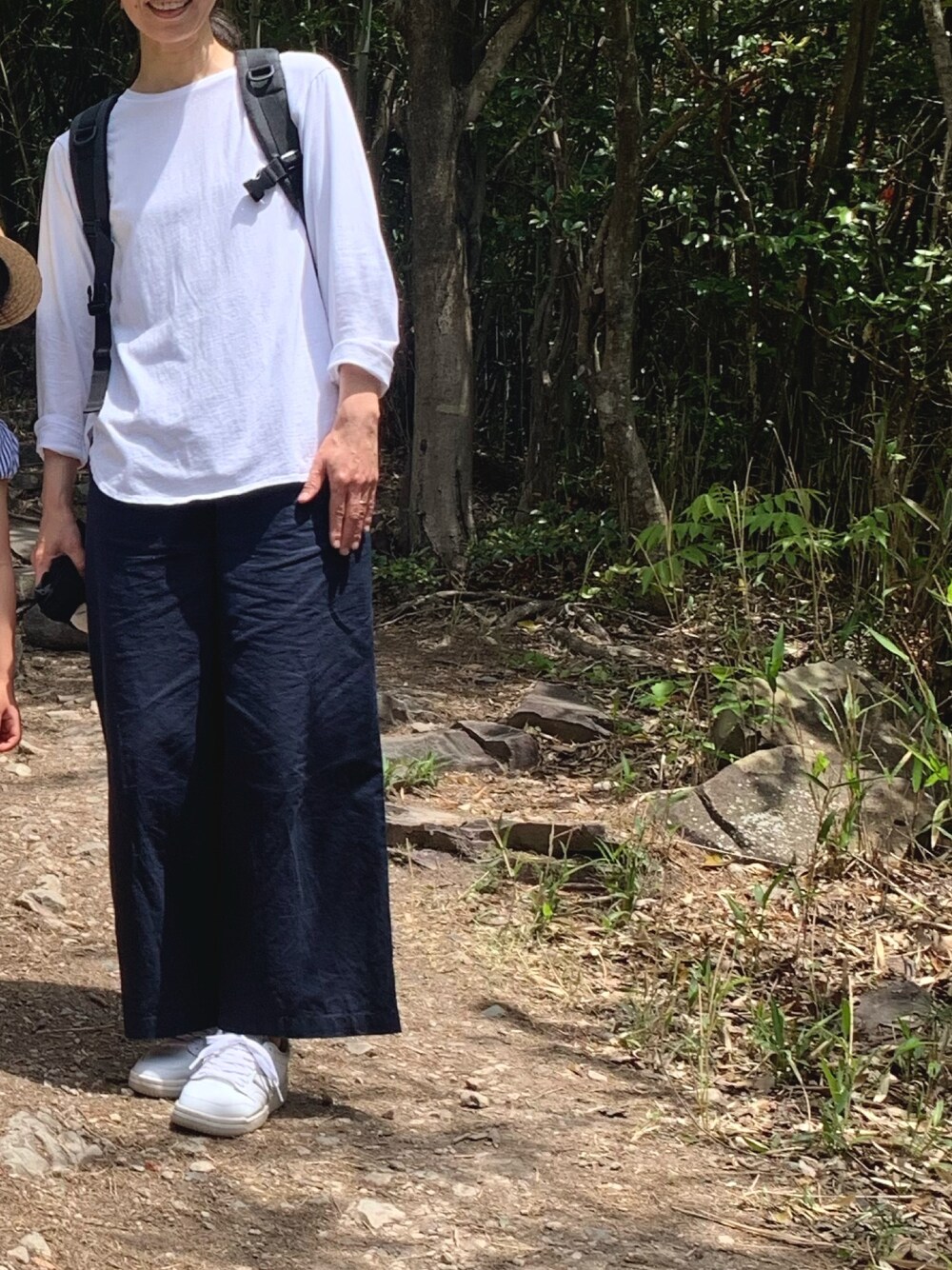 「パンツコーデ、カジュアル、大人カジュアル、シンプルコーデ、ユニクロコーデ、リネンパンツ、ロングTシャツ、春夏コーデ、休日スタイル、Tシャツ」｜「UNIQLOのアイテム（パンツ、ブルー系）」を使った、mintomimiさん（レディース・166cm）の春コーディネートの1枚目の写真