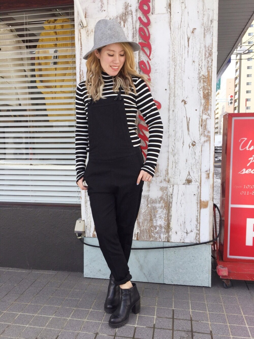 「casual、サロペット、サロペットコーデ、ジースター・ロゥ(G-STAR RAW)、新作、outfit、ROSE BUD」｜「G-STAR RAWのアイテム（サロペット/オーバーオール、ブラック系）」を使った、SHINJUさん（レディース・165cm）の冬コーディネートの1枚目の写真
