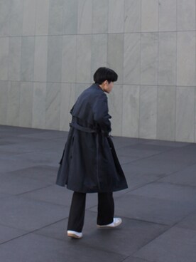 「Yves Saint Laurent（イヴサンローラン）のアイテム（トレンチコート）」を使った、スズキさん（メンズ・182cm）の春コーディネート