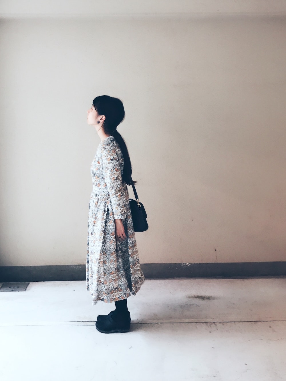 「YAECA、ヤエカ、リバティ、dansko、old coach、COACH、ワンピース、花柄」｜「YAECAのアイテム（ワンピース、その他）」を使った、まきこさん（レディース・152cm）の秋コーディネートの1枚目の写真