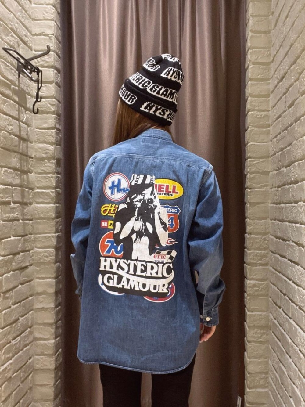 「ニット帽、ニットキャップ、バックプリント、ヒステリックグラマー、でにむ、hysteric glamour、シャツ 、秋こーで」｜「HYSTERIC GLAMOURのHYSTERIC POST柄 ニットキャップ（ニットキャップ/ビーニー、ブラック系）」を使った、ヵさん（レディース・155cm）の冬コーディネートの1枚目の写真
