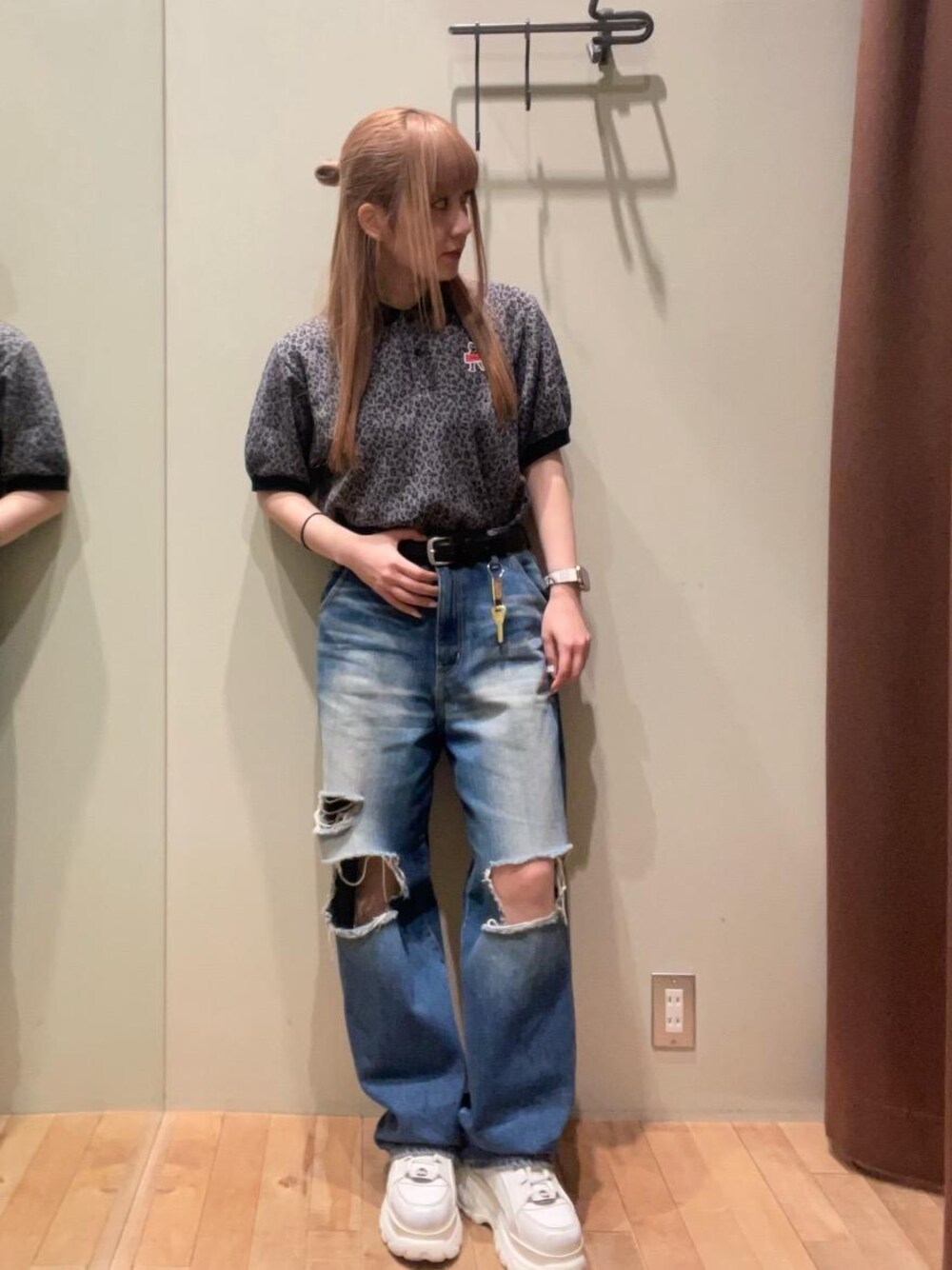 「ベルト、ポロシャツ、ヒステリックグラマー、でにむ、hysteric glamour、Ｔシャツ、シャツ 」｜「HYSTERIC GLAMOURのSIMPLE STUDSベルト（ベルト、ブラック系）」を使った、ヵさん（レディース・155cm）の冬コーディネートの1枚目の写真
