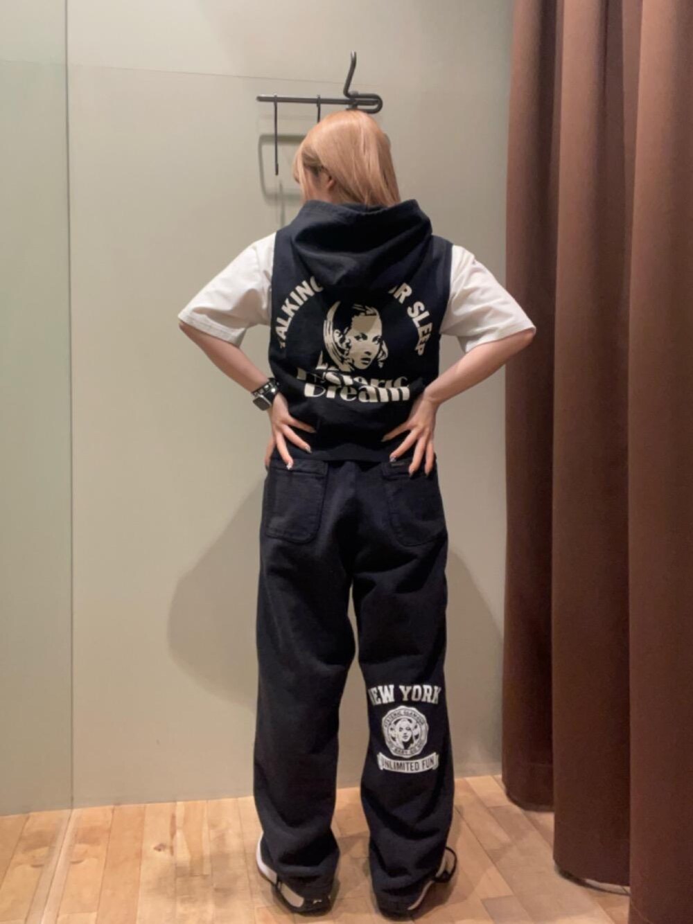 「ヒステリックグラマー、みりたりー、hysteric glamour、Ｔシャツ、べスト」｜「HYSTERIC GLAMOURのHG NEW YORK M-65 リメイクパンツ（その他パンツ、ブラック系）」を使った、ヵさん（レディース・155cm）の春コーディネートの1枚目の写真