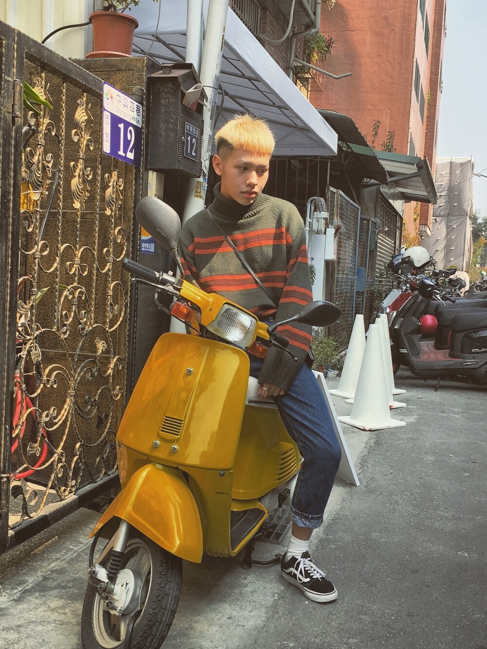 「VANSのアイテム（シューズ、ブラック系）」を使った、香腸さん（メンズ・165cm）の春コーディネートの1枚目の写真