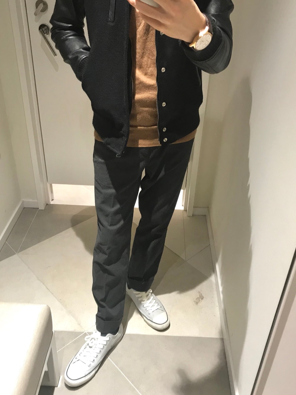 「CONVERSEのConverse　ALLSTAR LO 別注（スニーカー、グレー系）」を使った、ジュンさん（メンズ・175cm）の冬コーディネートの1枚目の写真